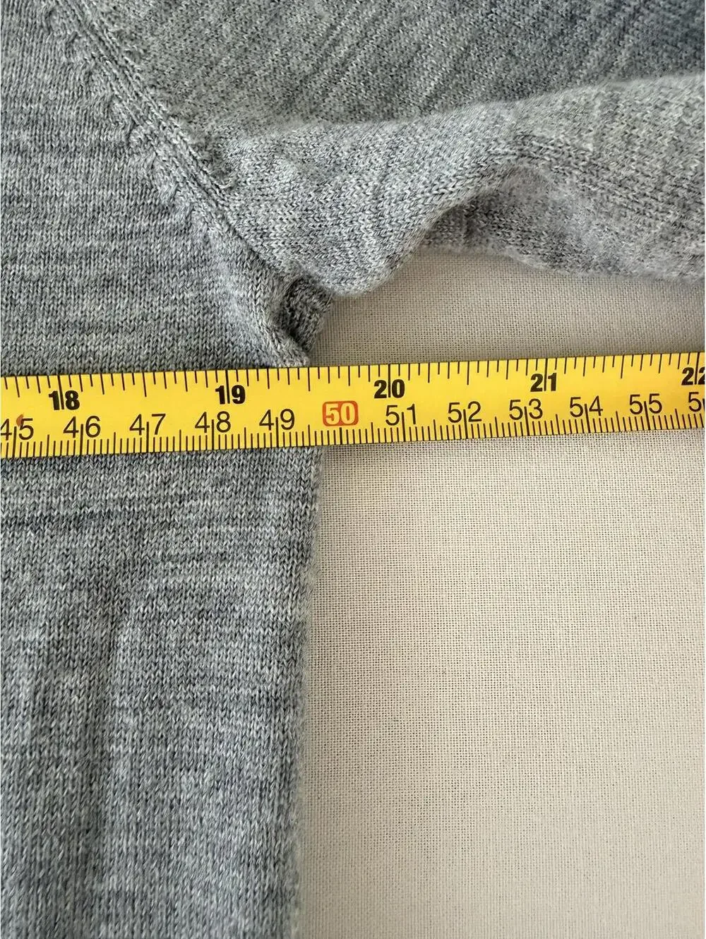 UNIQLO 100% Wool Gray Crewneck Sweater Men's Size S Lightweight Merino Knit